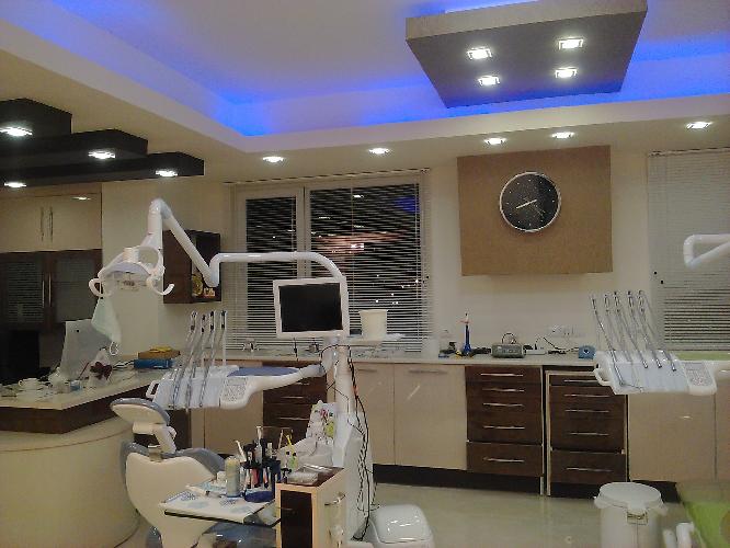 مطب دندانپزشکی دکتر کاظم محدث نیا	 در تبریز