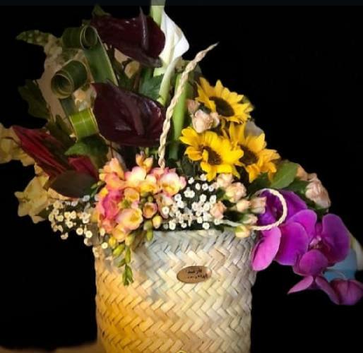 گل آرایی و سفره عقدو ماشین عروس تاج گل ختم سبد ختم ودسته گل عروس تزئین تالار عروسی  در تبریز
