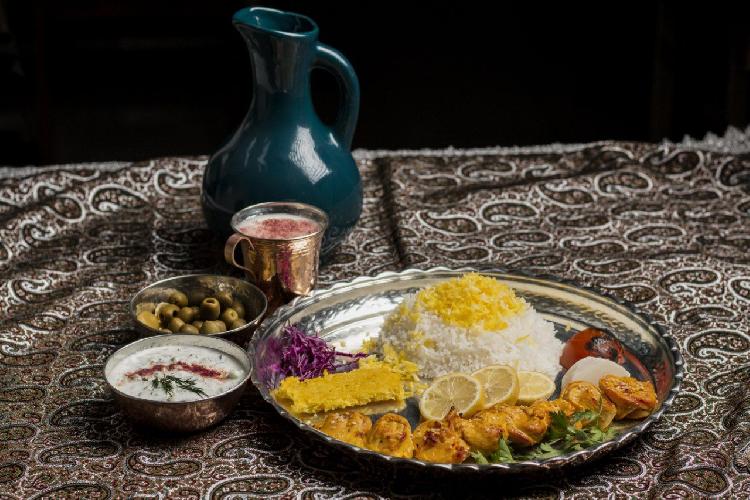 پخت انواع کبابها و غذاهای خانگی در تبریز