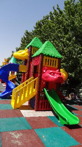 تجهیزات پلی اتیلنی مجوعه های  بازی کودکان و مبلمان شهری  در جلفا