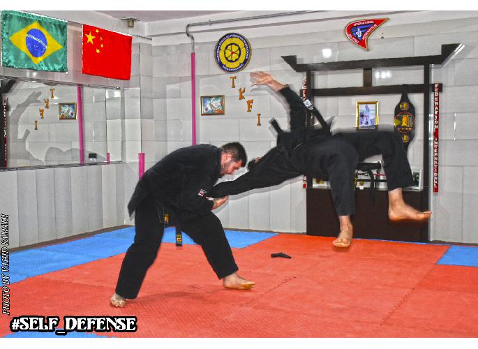آموزش دفاع شخصی(دفاع با دستهای خالی_دفاع کلت کمری_دفاع چاقو)(جوجیتسو_هنرهای فردی_کوبودو) در تبریز