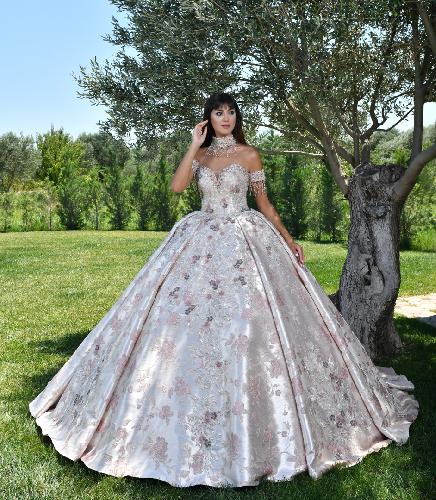 تولید لباس عروس و نامزدی  در تبریز