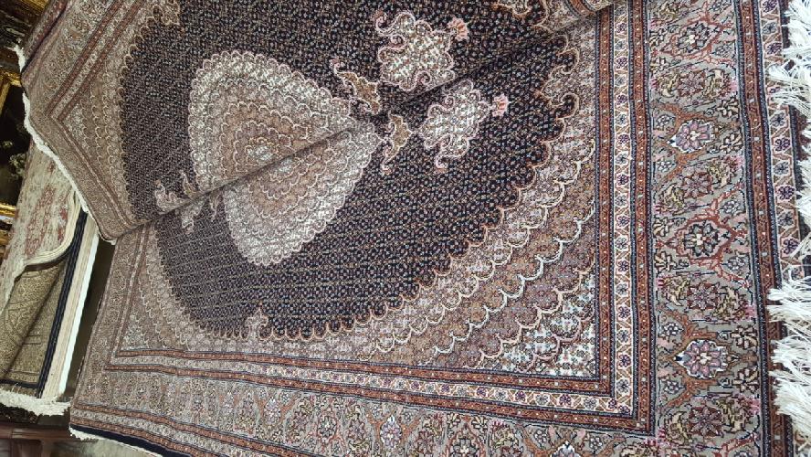 فروش انواع فرش و تابلو فرش در تبریز