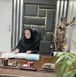 دکتر وحیده شامقلی شندی وکیل پایه یک دادگستری و مدرس دانشگاه در شبستر