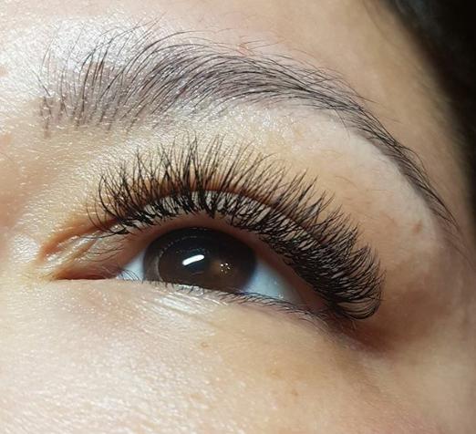 آکادمی مژه الیم در تبریز کاشت مژه در تبریز