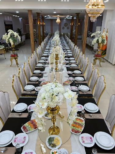 گل فروشی در میانه