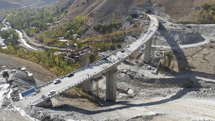 آذرپاد جنوب در تهران تولید کننده افزودنی های بتن و مواد شیمیایی صنعت ساختمان و راه سازی در تهران