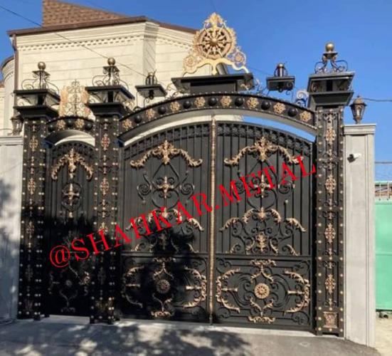 گروه صنعتی هنری شاهکار در تبریز درب لوکس و پله دوبلکس در تبریز
