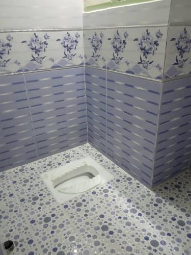 کاشیکاری و تعویض سنگ توالت و رفع نم ونشتی در تبریز کاشیکاری در تبریز