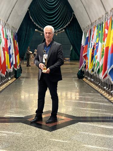 گل فروشی در میانه