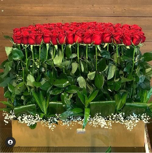 گل پارمیدا در تبریز گل آرایی و سفره عقدو ماشین عروس تاج گل ختم سبد ختم ودسته گل عروس تزئین تالار عروسی در تبریز