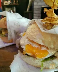 نمونه کار فست فود بلک برگر در تبریز - 4
