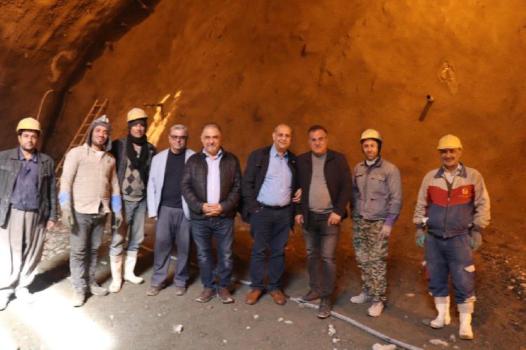 آذرپاد جنوب در تهران تولید کننده افزودنی های بتن و مواد شیمیایی صنعت ساختمان و راه سازی در تهران
