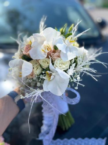 گل فروشی در میانه