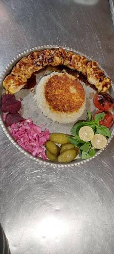 سفره خانه و جگرکی طهرون در تهران سفره خانه و جگرکی همراه با موسیقی زنده هر روز و غذا با قلیان در سالن مجزا در تهران