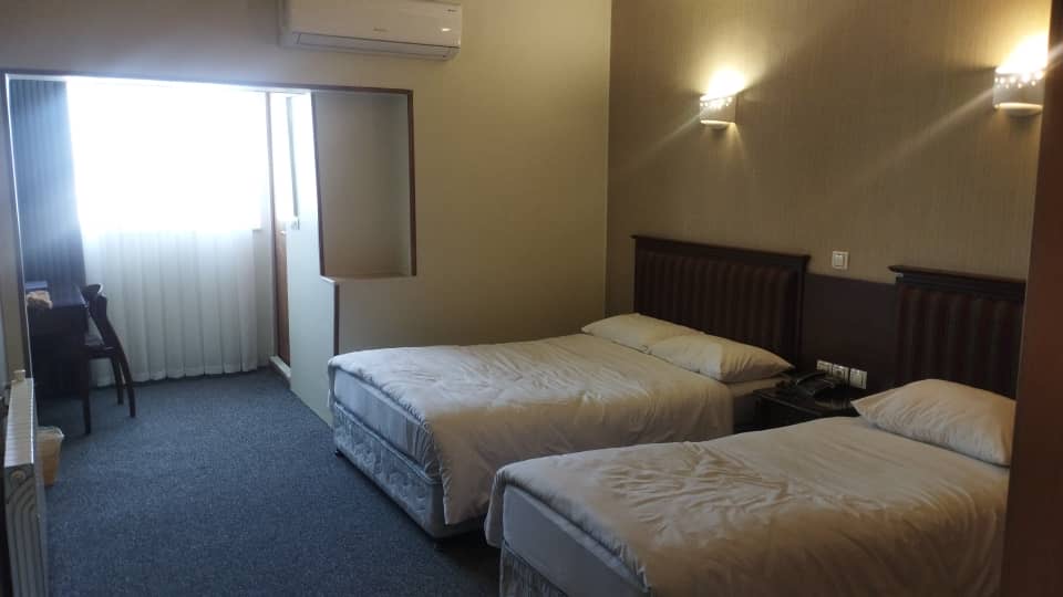 هتل جهانگردی 2 ستاره سراب	 در سراب هتل در سراب