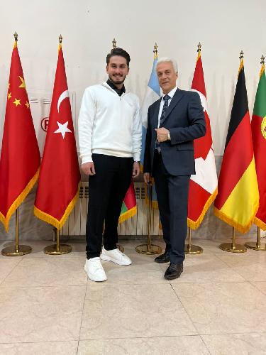 گل فروشی در میانه