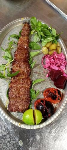 سفره خانه و جگرکی طهرون در تهران سفره خانه و جگرکی همراه با موسیقی زنده هر روز و غذا با قلیان در سالن مجزا در تهران